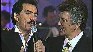 Joan Sebastian y Alberto Vazquez  Maracas En Vivo [upl. by Aicia]