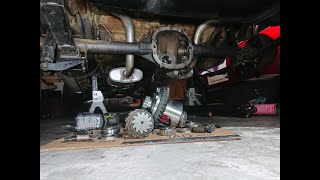 GM 75 10 Bolt Diff Rebuild [upl. by Bergin123]