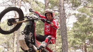 ¡Toni Bou prueba la nueva Montesa Cota 300RR [upl. by Nedearb]