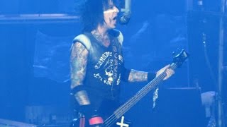 Motley Crue  Smokin in the Boys Room  Live on The Final Tour 102214 Greensboro NC [upl. by Gladys]