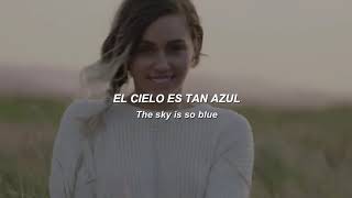 Miley Cyrus  Malibu Letra Español  Inglés [upl. by Donaghue914]