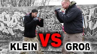 Klein Vs Groß  How to Fight a Big Person auf der Street in der Selbstverteidigung [upl. by Shauna]