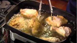 How to cook delicious easy traditional Southern fried chicken [upl. by Siuqramed]